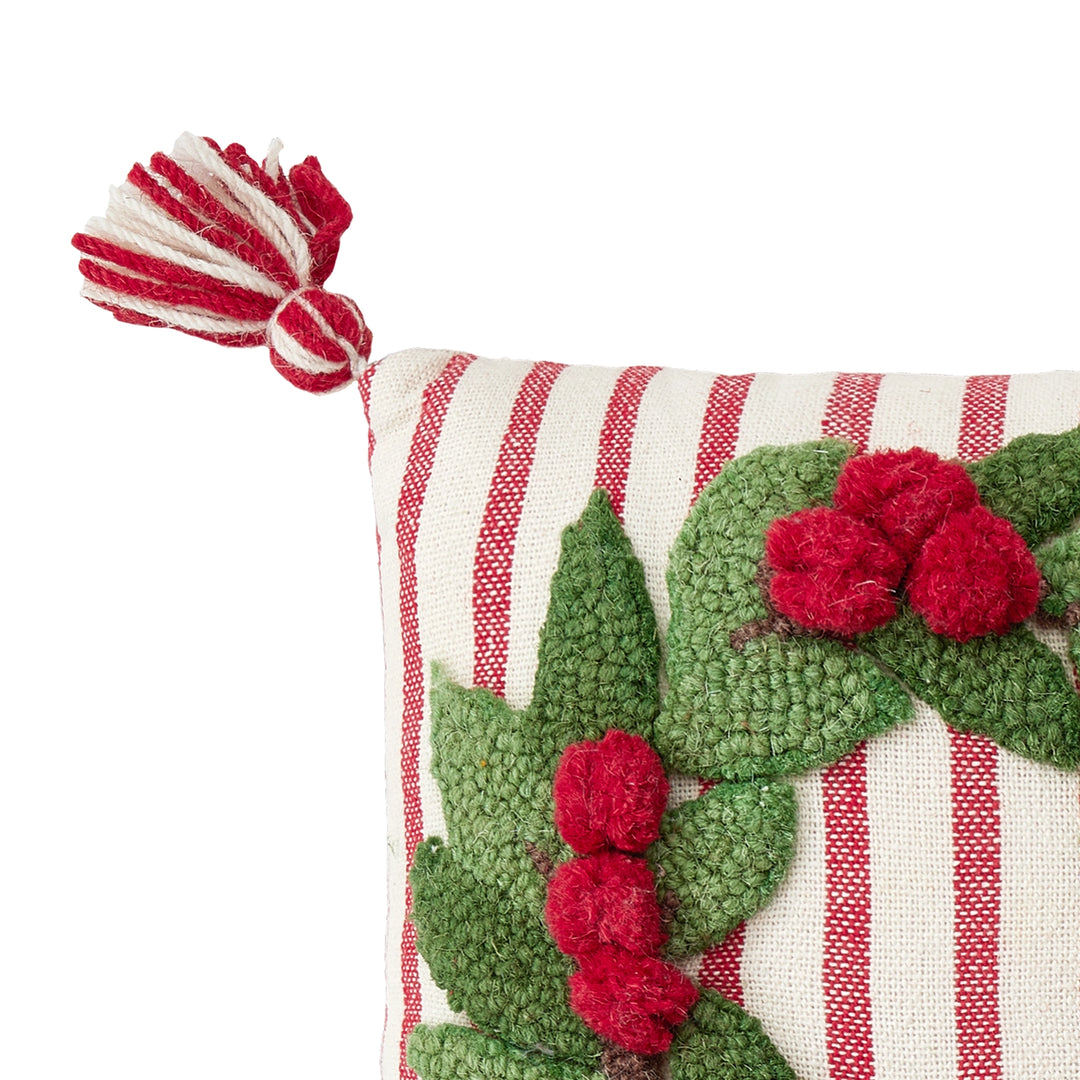 Wreath w/Tassels Hook Pillow